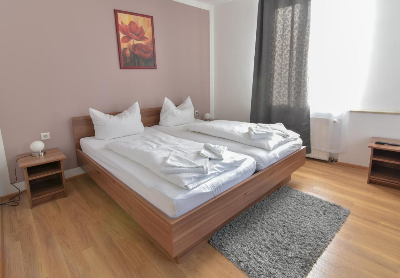 Hotel Ristorante Rostica Bad Urach Kültér fotó