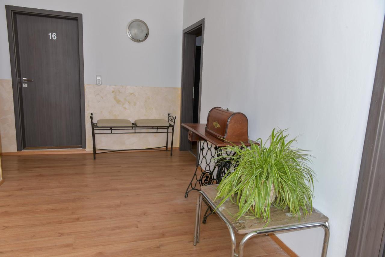 Hotel Ristorante Rostica Bad Urach Kültér fotó